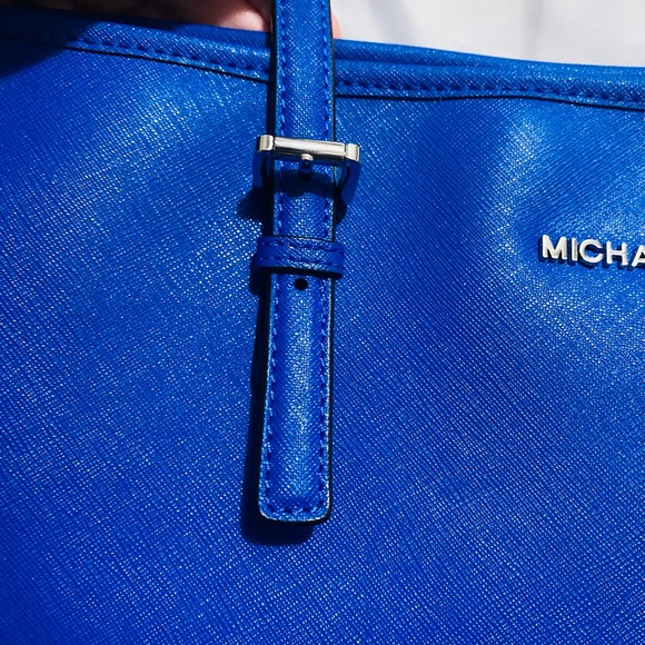 Michael Kors Large Jet Set Bag/Tote in Cobalt Blue. EUC. Original dust bag. - Picture 9 of 15